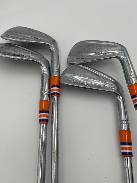 Titleist Tour Model Stiff Halbsatz